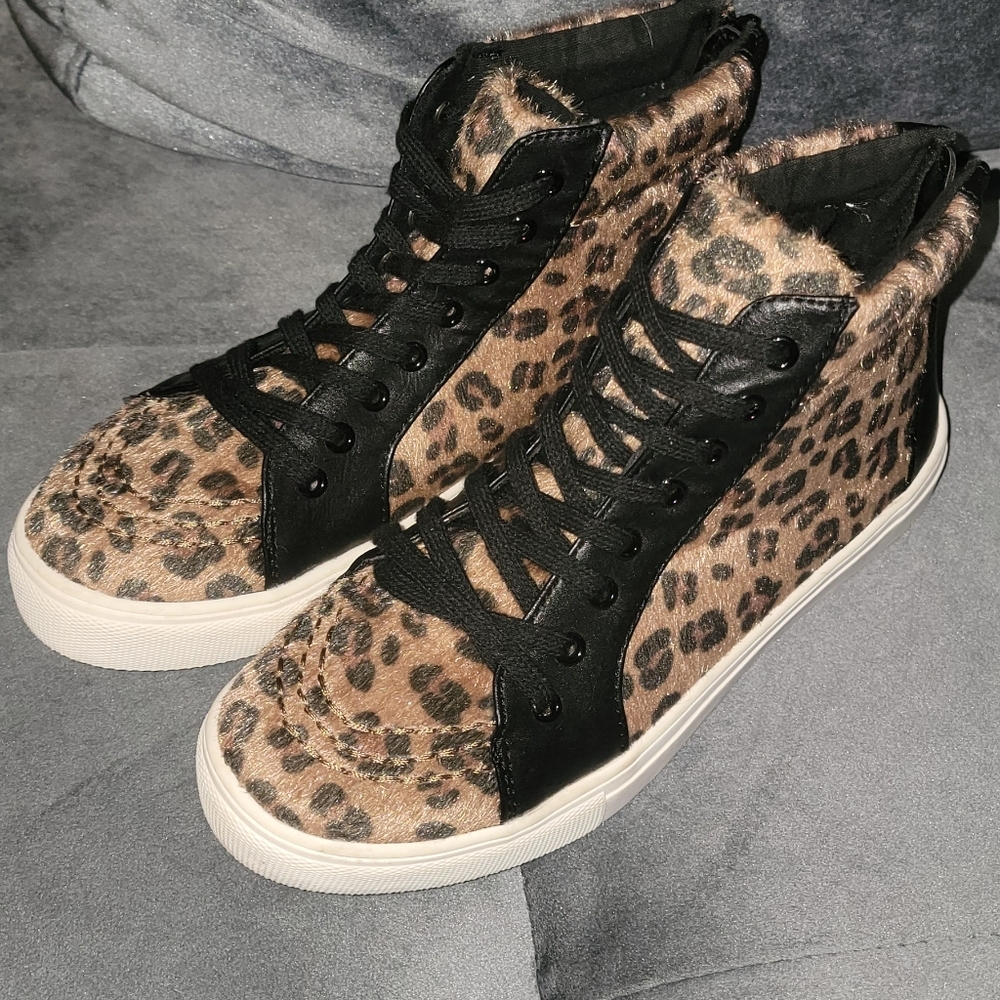 American Eagle Outfitters Leopard Print Sneakers Size 7